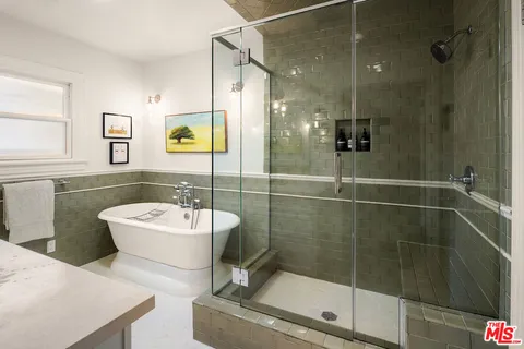 $2,700,000 | 945 South Muirfield Road, Los Angeles, CA 90019