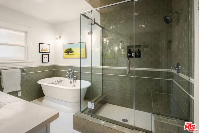 $2,700,000 | 945 South Muirfield Road, Los Angeles, CA 90019