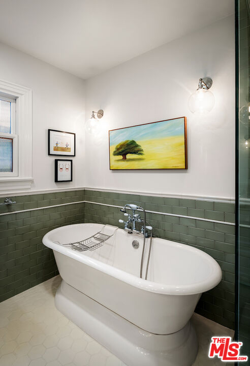 945 South Muirfield Road Los Angeles, CA 90019 - Photo 27 of 47