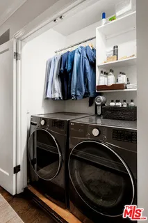 $2,700,000 | 945 South Muirfield Road, Los Angeles, CA 90019