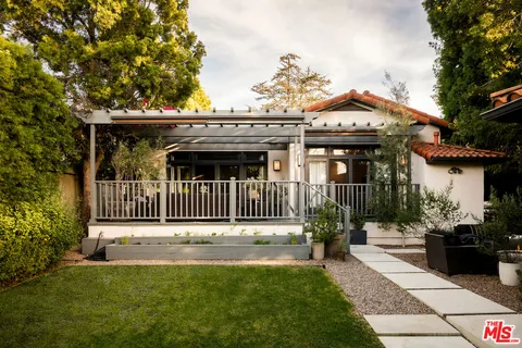 $2,700,000 | 945 South Muirfield Road, Los Angeles, CA 90019