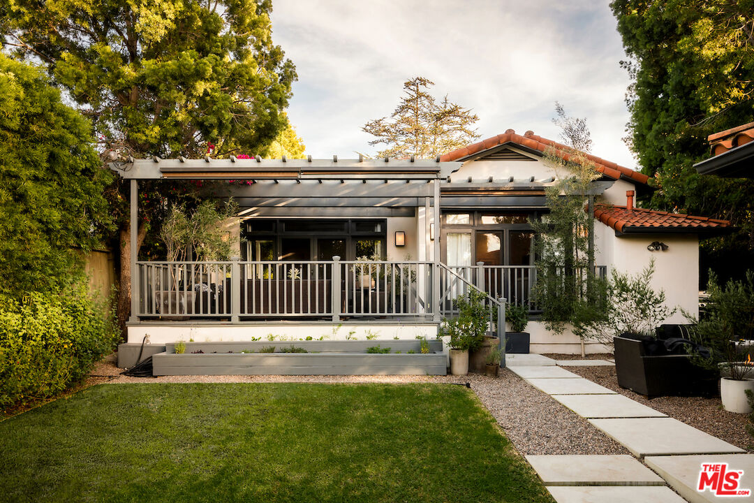 945 South Muirfield Road Los Angeles, CA 90019 - Photo 30 of 47