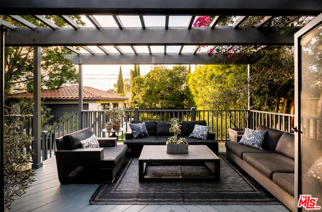 945 South Muirfield Road Los Angeles, CA 90019 - Photo 31 of 47