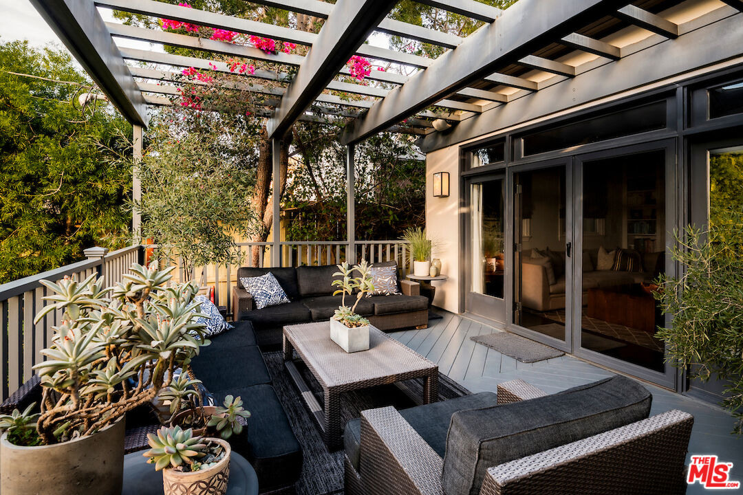 945 South Muirfield Road Los Angeles, CA 90019 - Photo 32 of 47