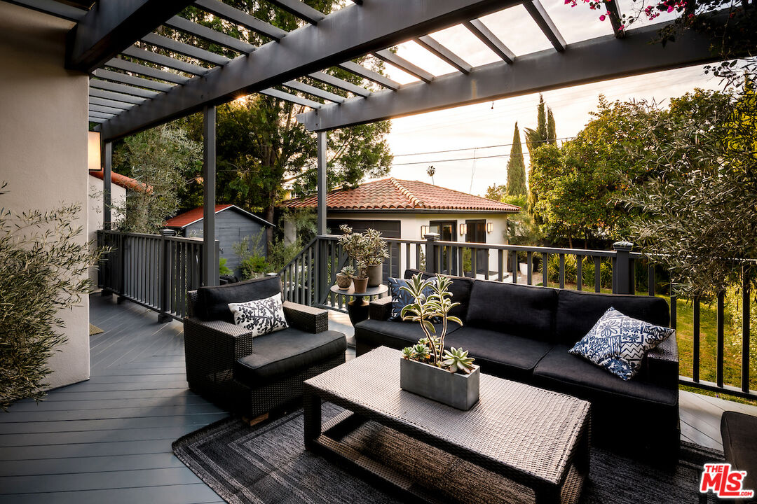 945 South Muirfield Road Los Angeles, CA 90019 - Photo 33 of 47