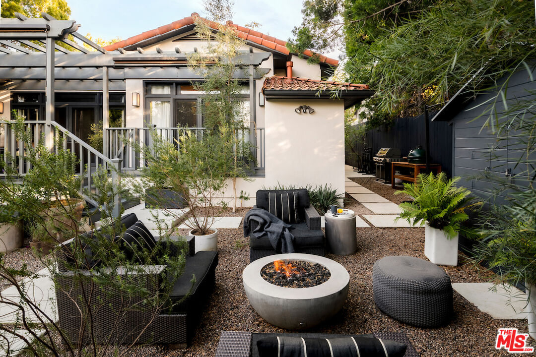 945 South Muirfield Road Los Angeles, CA 90019 - Photo 36 of 47