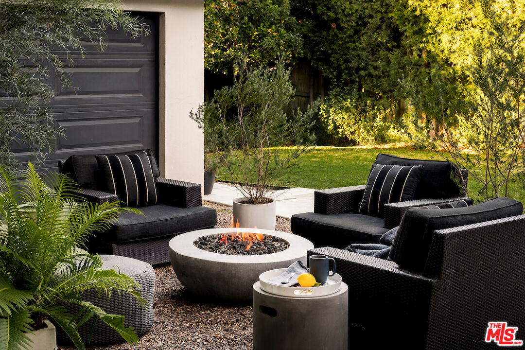 945 South Muirfield Road Los Angeles, CA 90019 - Photo 37 of 47