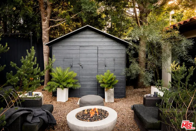 $2,700,000 | 945 South Muirfield Road, Los Angeles, CA 90019