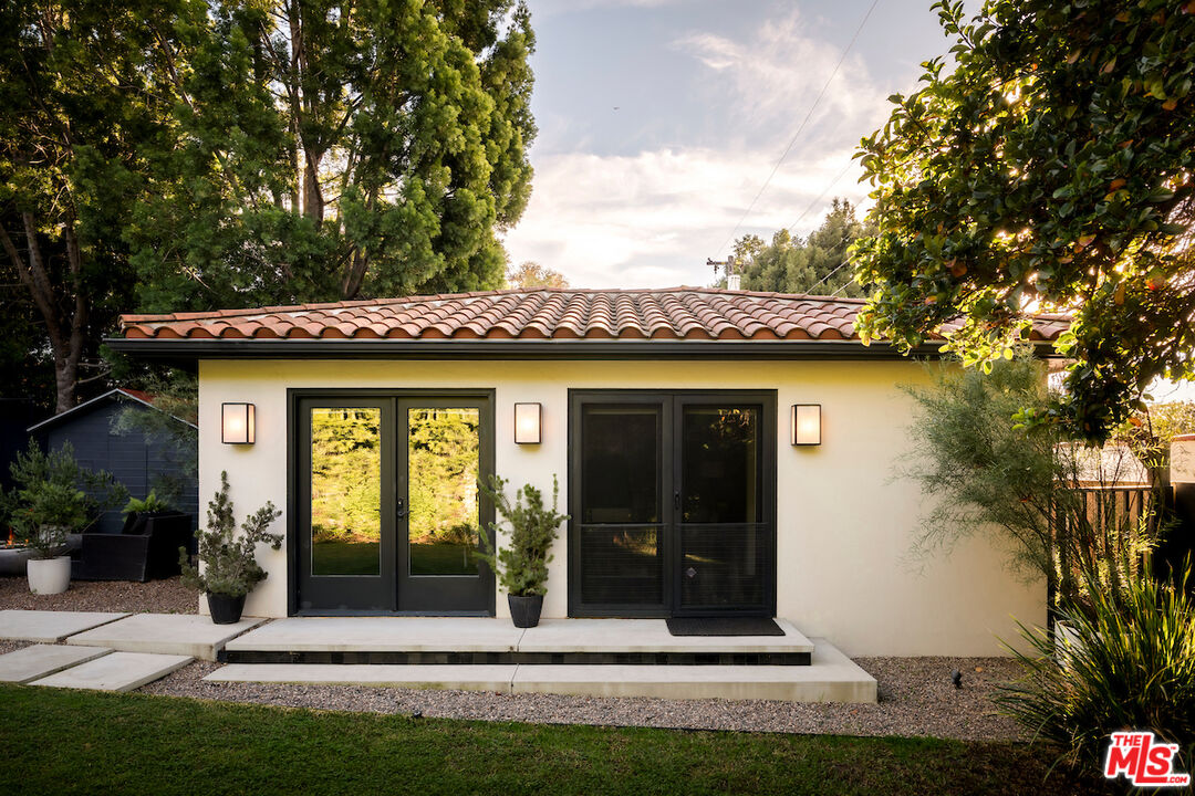 945 South Muirfield Road Los Angeles, CA 90019 - Photo 39 of 47