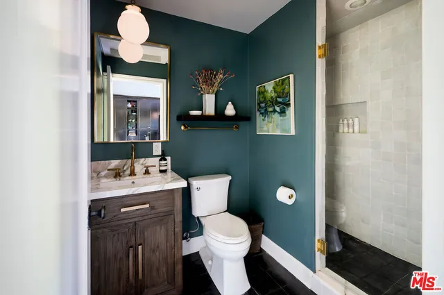 $2,700,000 | 945 South Muirfield Road, Los Angeles, CA 90019