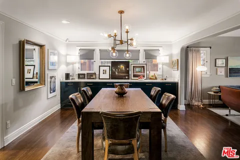 $2,700,000 | 945 South Muirfield Road, Los Angeles, CA 90019