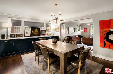 $2,700,000 | 945 South Muirfield Road, Los Angeles, CA 90019