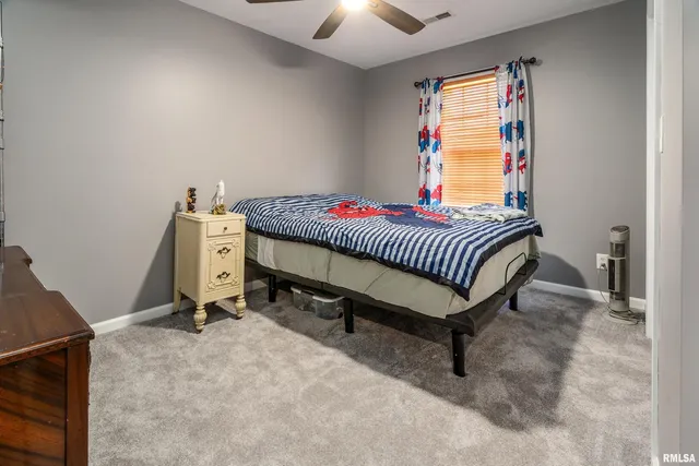 $233,000 | 905 North Granite Street, Marion, IL 62959