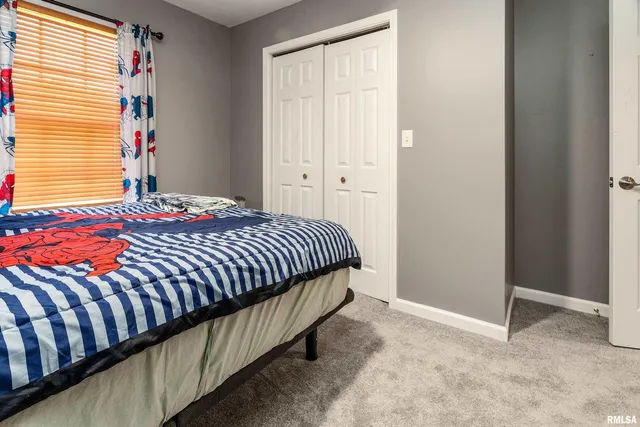 $233,000 | 905 North Granite Street, Marion, IL 62959