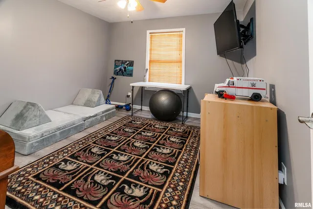 $233,000 | 905 North Granite Street, Marion, IL 62959