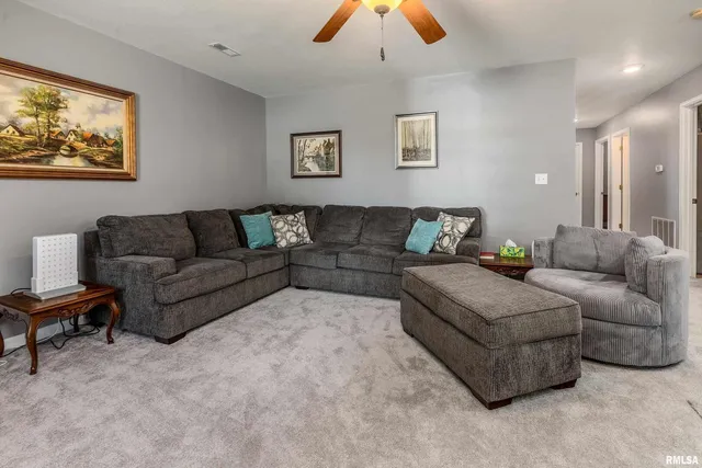 $229,000 | 905 North Granite Street, Marion, IL 62959