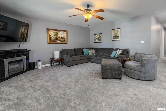 $229,000 | 905 North Granite Street, Marion, IL 62959