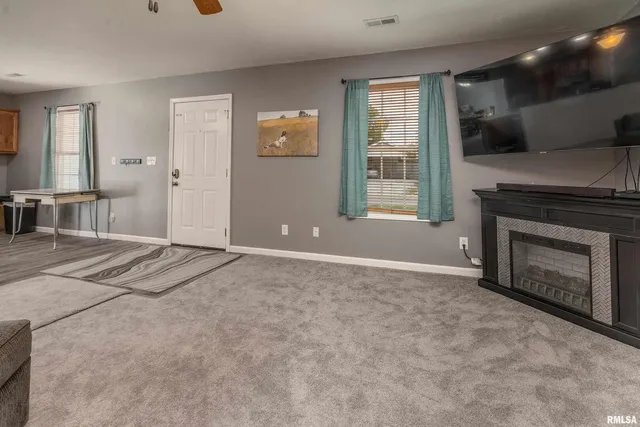 $229,000 | 905 North Granite Street, Marion, IL 62959