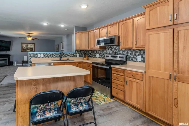 $233,000 | 905 North Granite Street, Marion, IL 62959