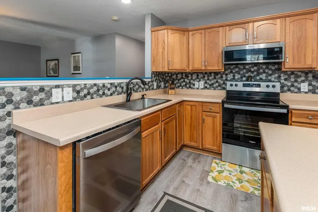 $233,000 | 905 North Granite Street, Marion, IL 62959