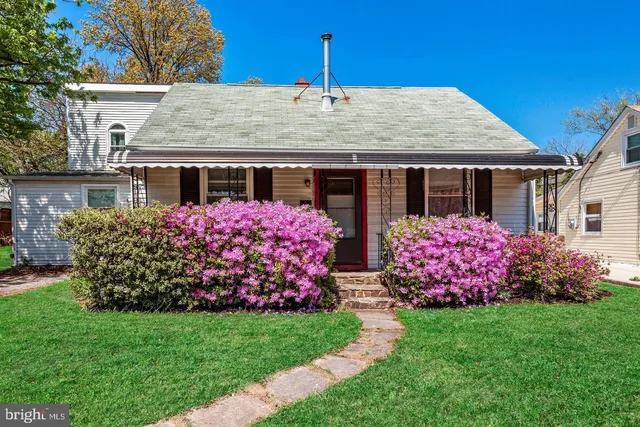 a front view of house with yard