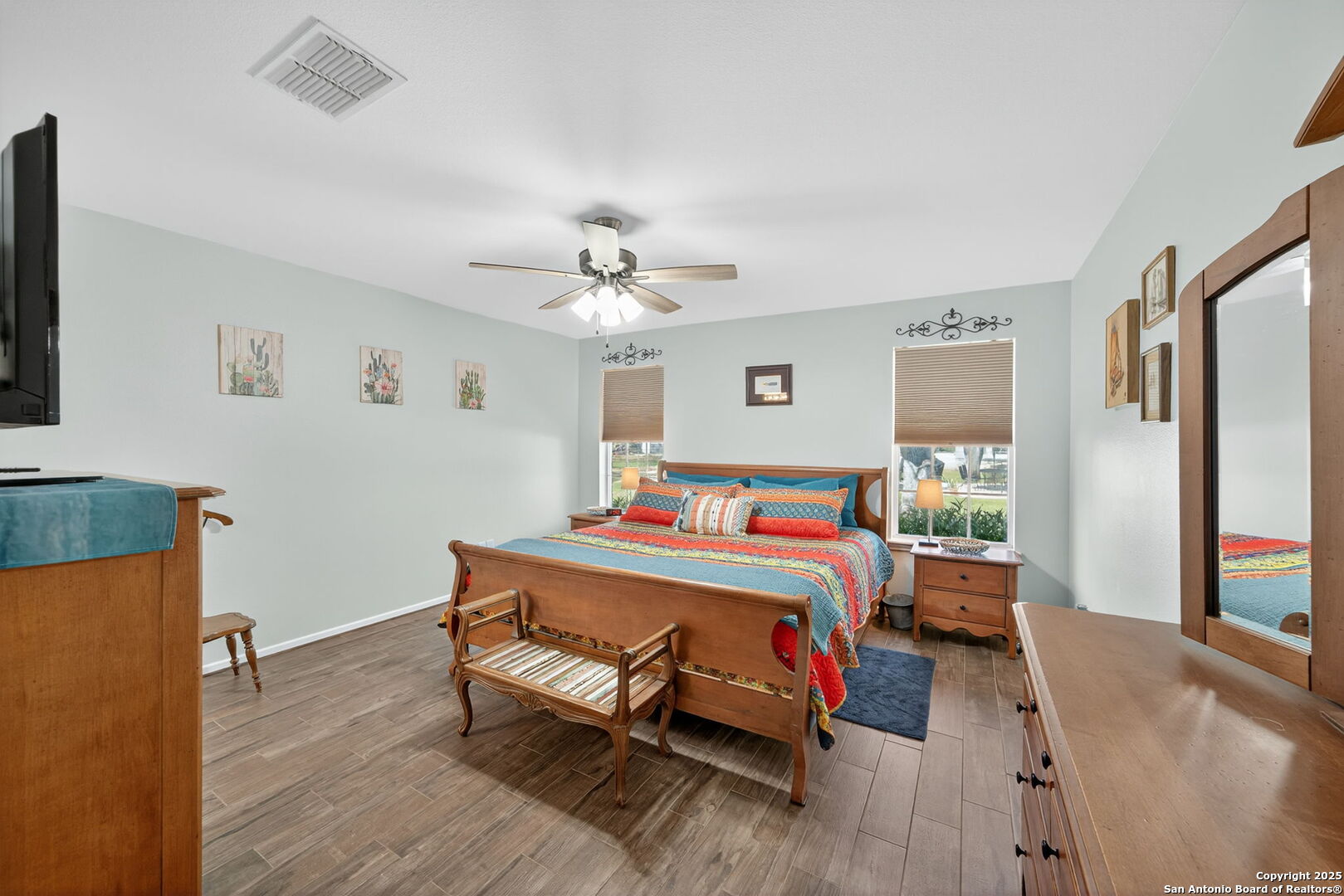 231 Hayden Road Pleasanton, TX 78064 - Photo 20 of 36 a bedroom with bed and window