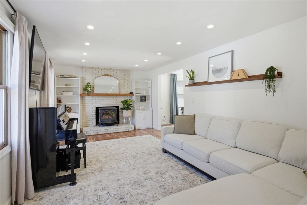 21 Rider Road Westfield, MA 01085 - Photo 3 of 40