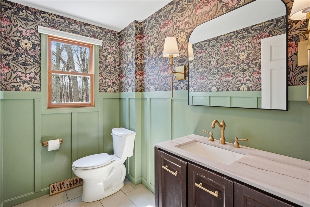 21 Rider Road Westfield, MA 01085 - Photo 4 of 40