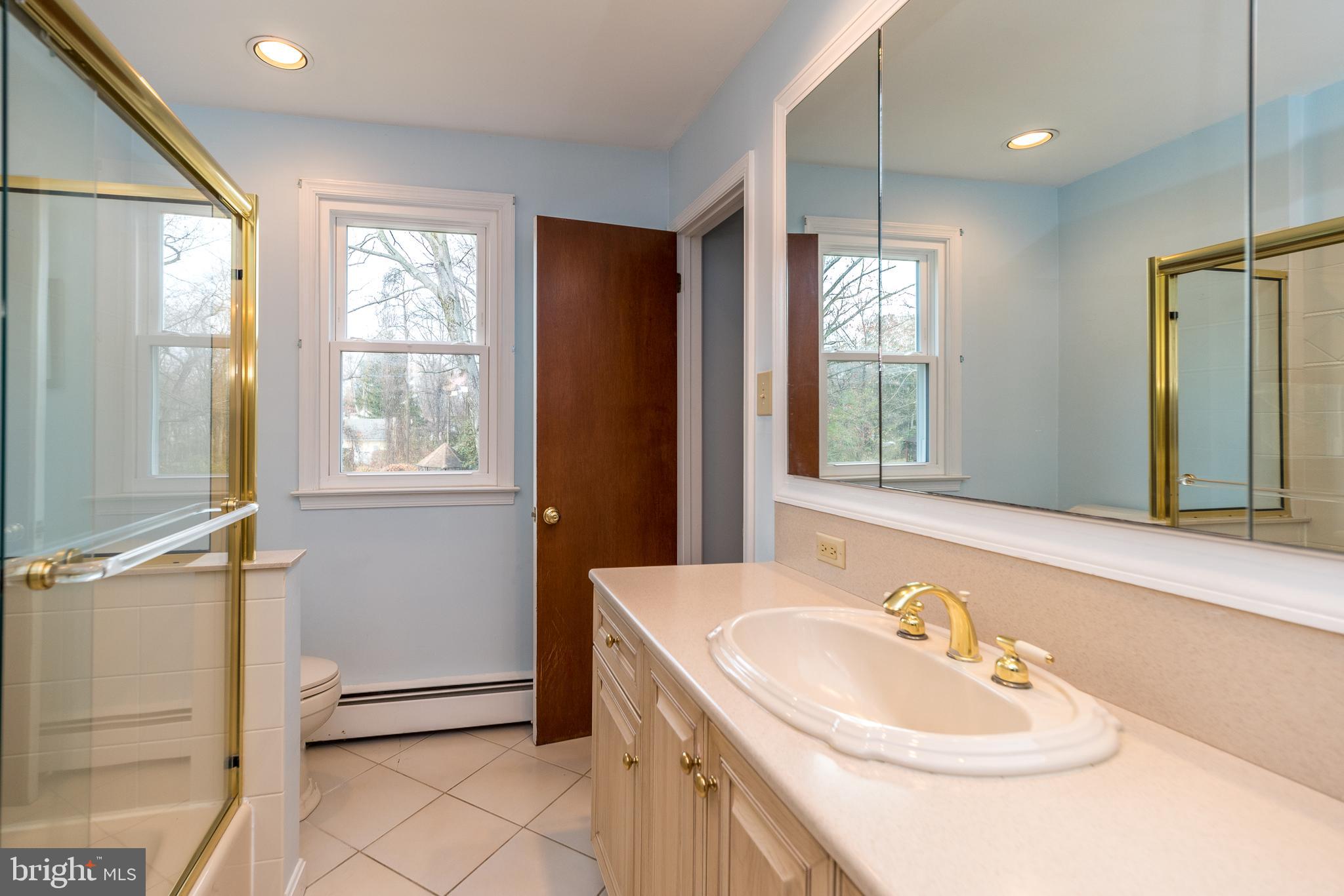 24 Fairhill Road Huntingdon Valley, PA 19006 - Photo 32 of 50 Full Bath