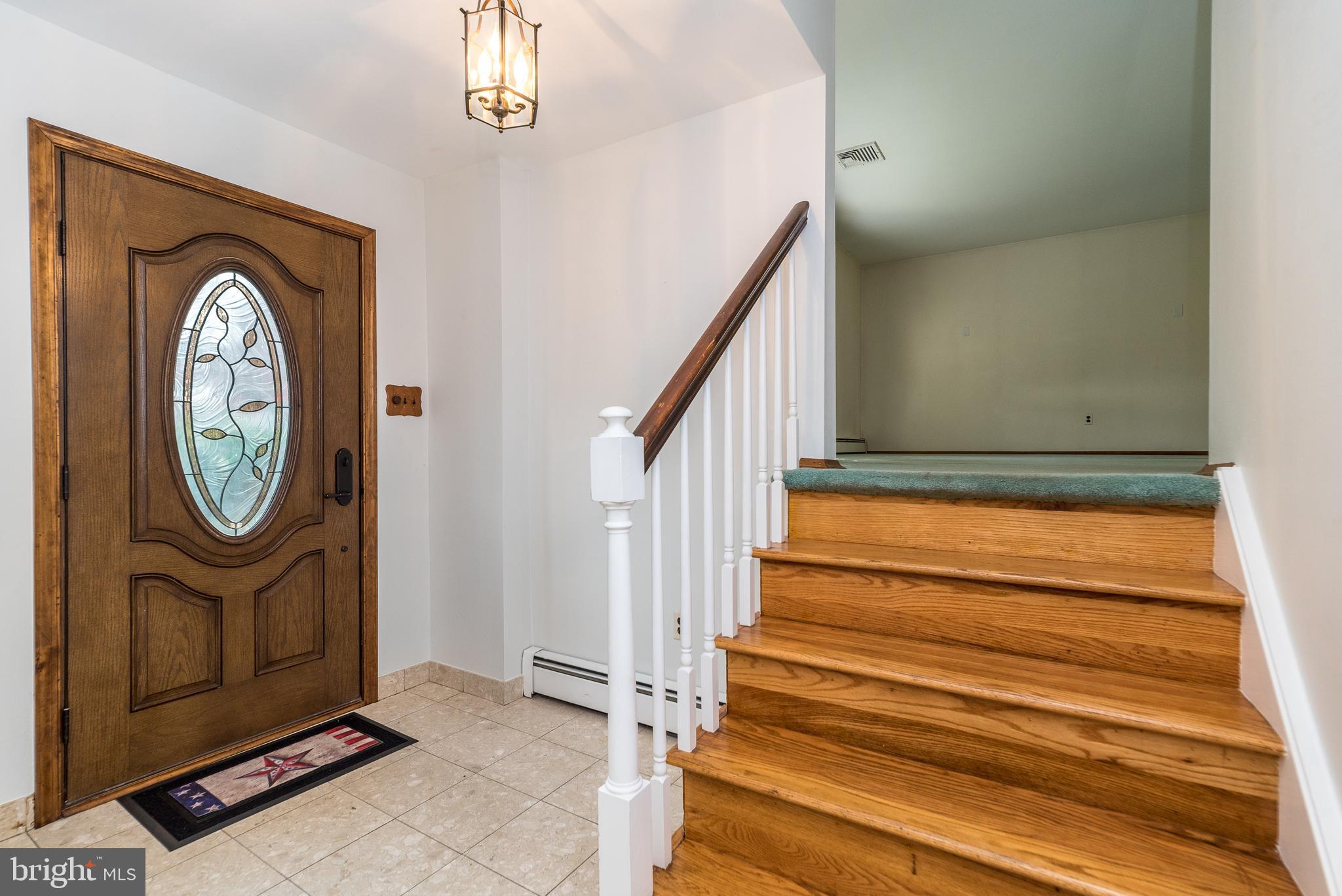 24 Fairhill Road Huntingdon Valley, PA 19006 - Photo 6 of 50 Foyer