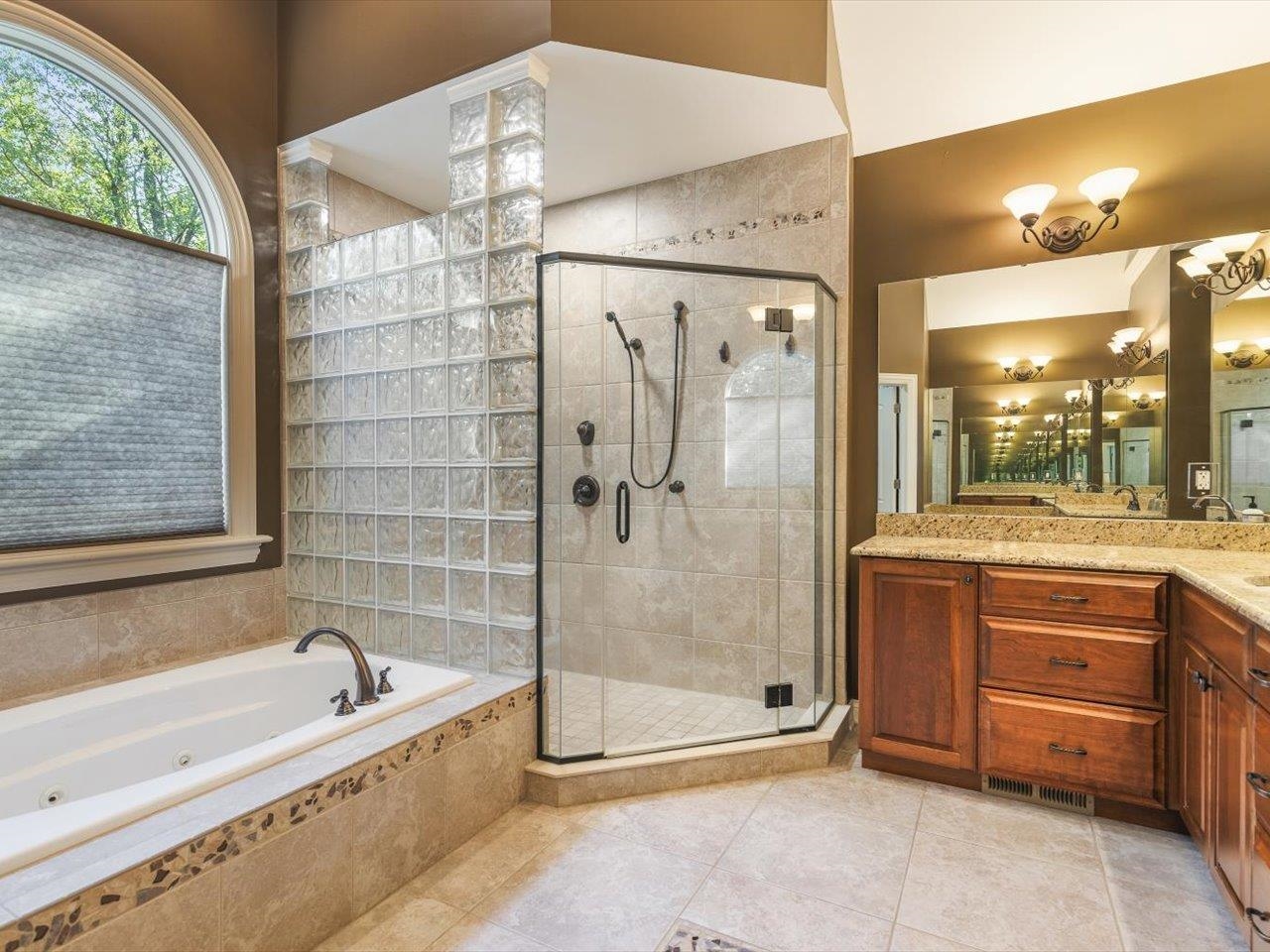 12936 Melrose Road Caledonia, IL 61011 - Photo 38 of 94 a bathroom with a bathtub and a shower