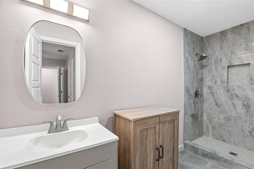 702 Austrian Road Grand Prairie, TX 75050 - Photo 20 of 28