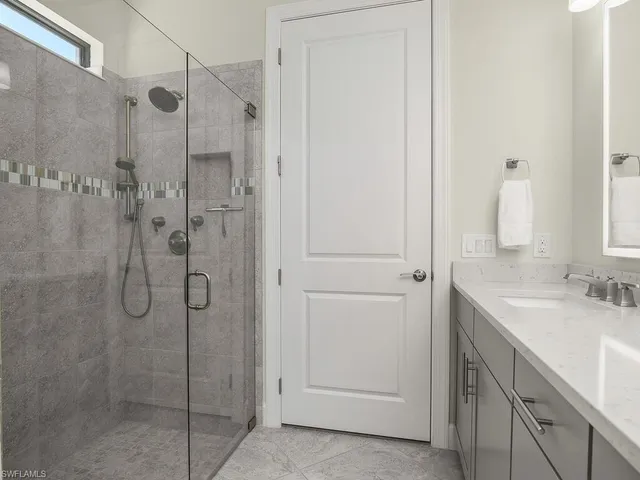 a en suite bathroom with a double vanity sink and mirror