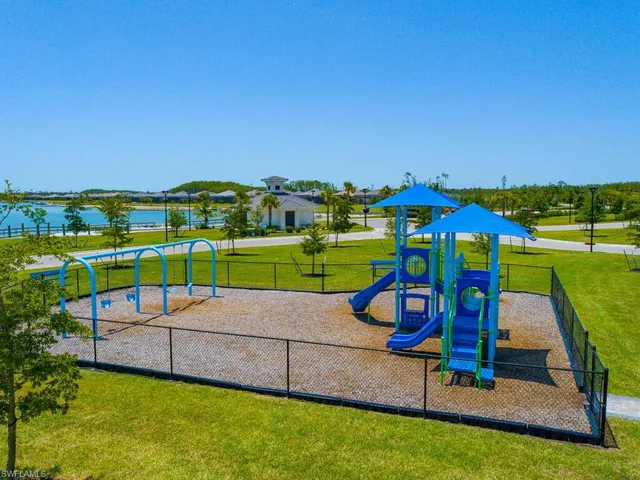 a view of a tennis court