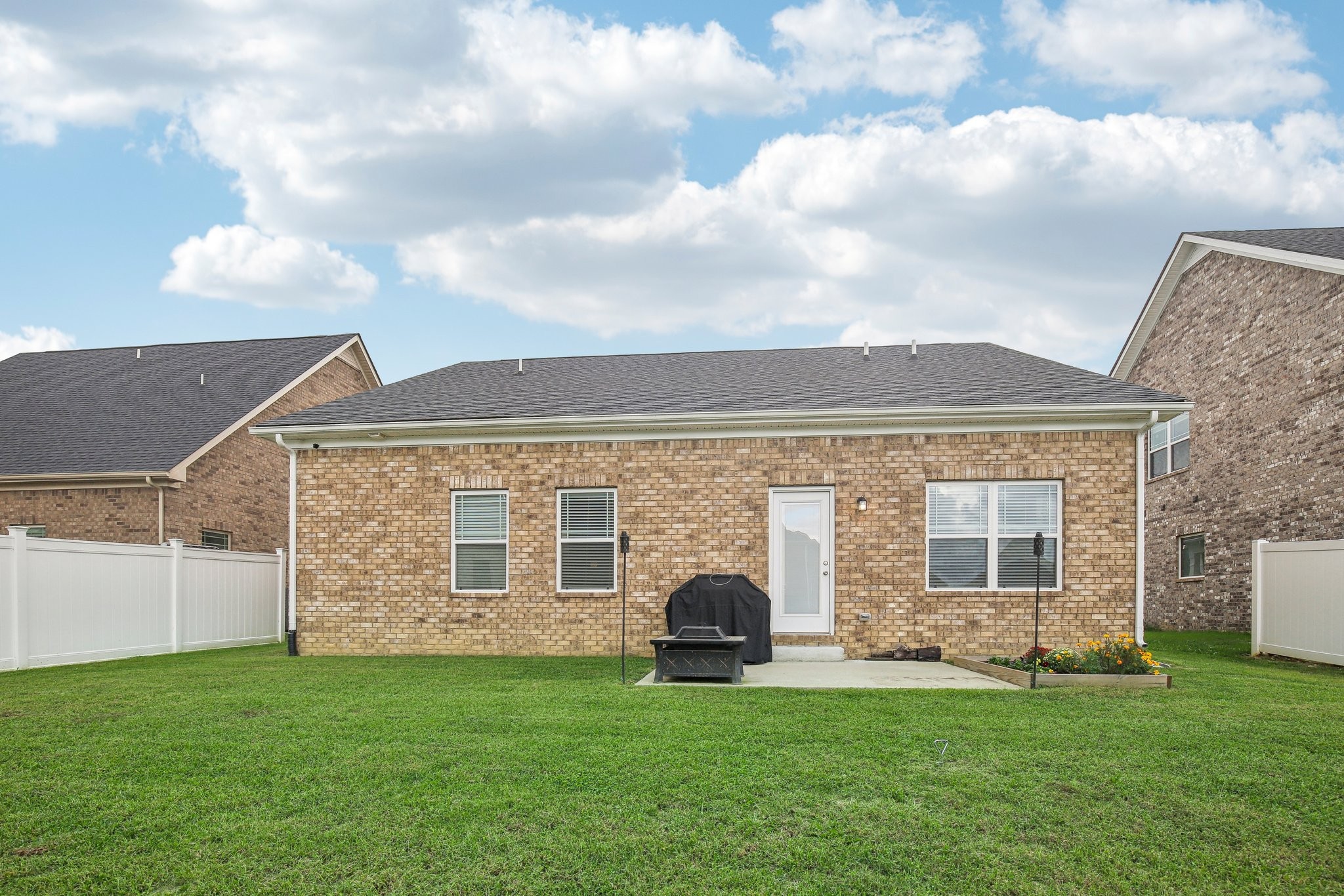 211 Thorpe Dr Spring Hill Spring Hill, TN 37174 - Photo 32 of 38 a front view of a house with a garden