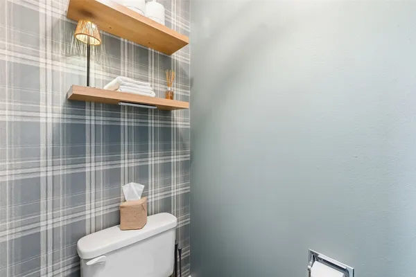 a bathroom with a toilet