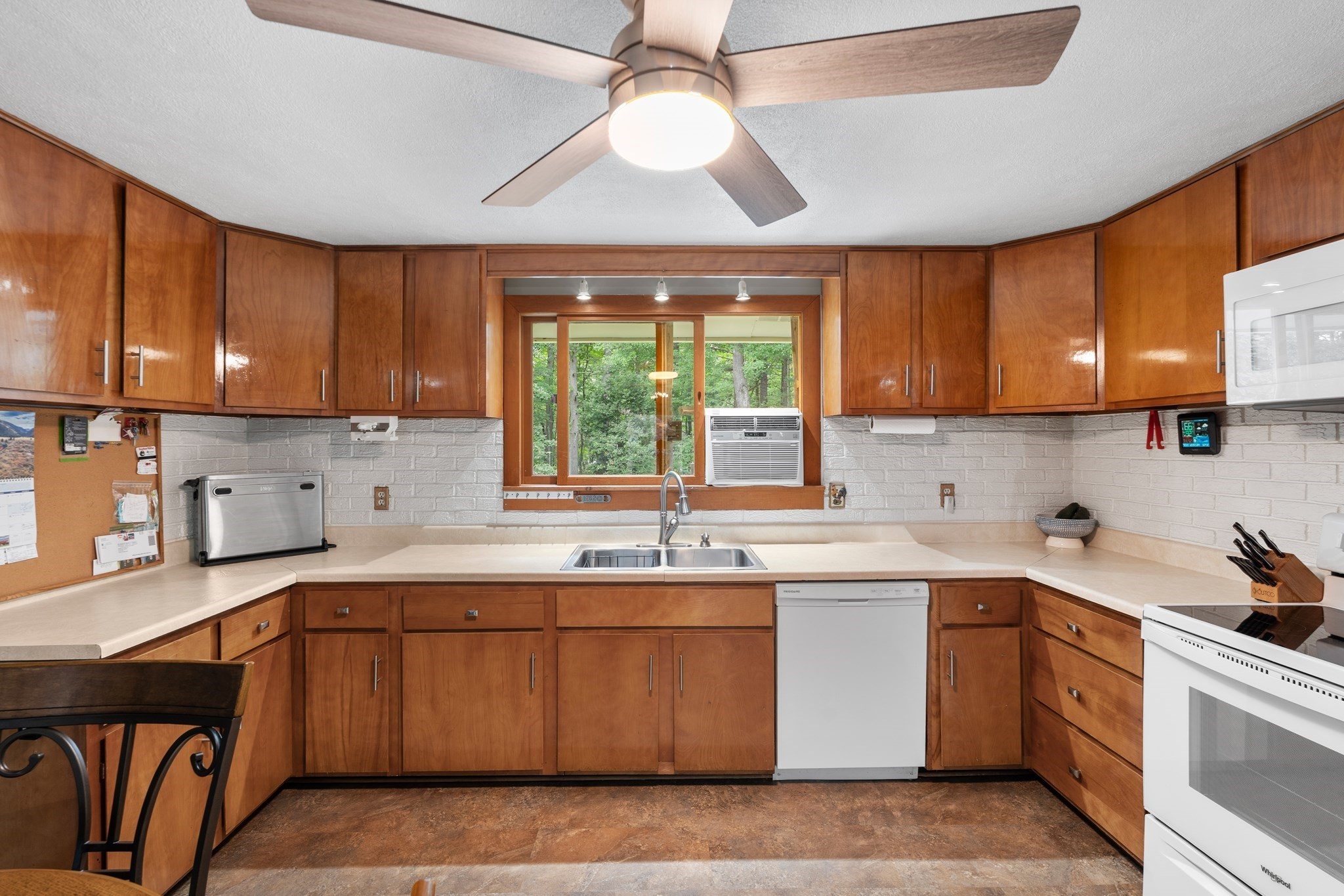225 Taylor Road Stow, MA 01775 - Photo 11 of 35 Gallery Image 11
