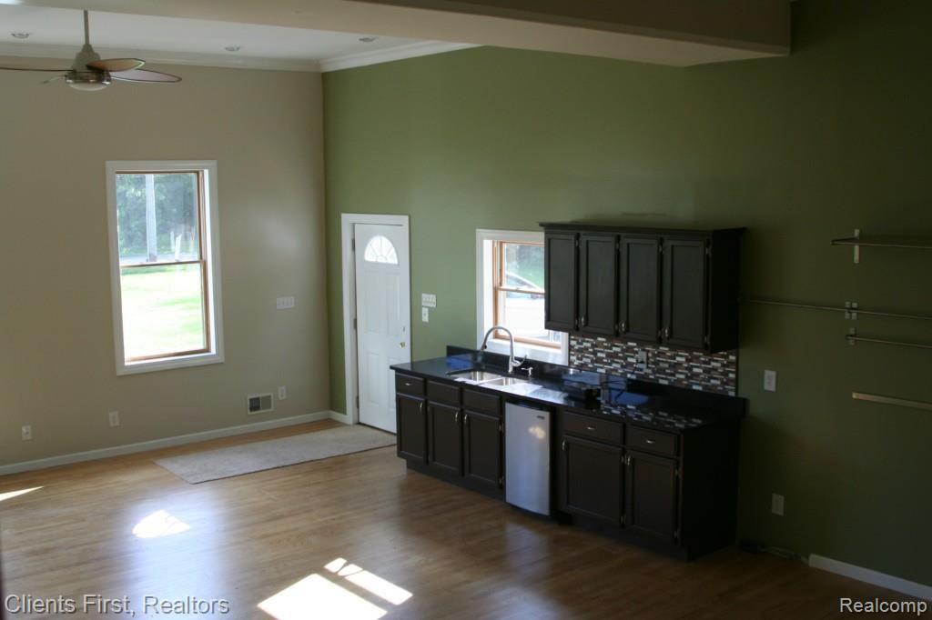 29805 Farmington Road Farmington Hills, MI 48331 - Photo 22 of 36