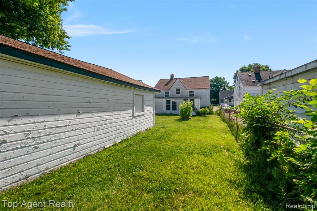 22085 Rausch Avenue Eastpointe, MI 48021 - Photo 37 of 39