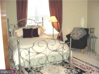 70 Kyle Way Ewing, NJ 08628 - Photo 2 of 6