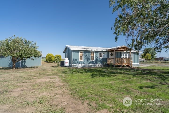 1963 Rd O Southeast Moses Lake, WA 98837 - Photo 3 of 18 a view of a house with a yard