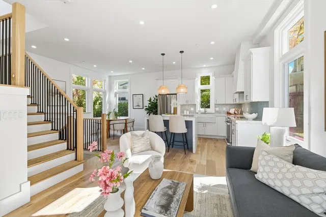 $1,150,000 | 35 Richardson Street, Unit 4, Somerville, MA 02145