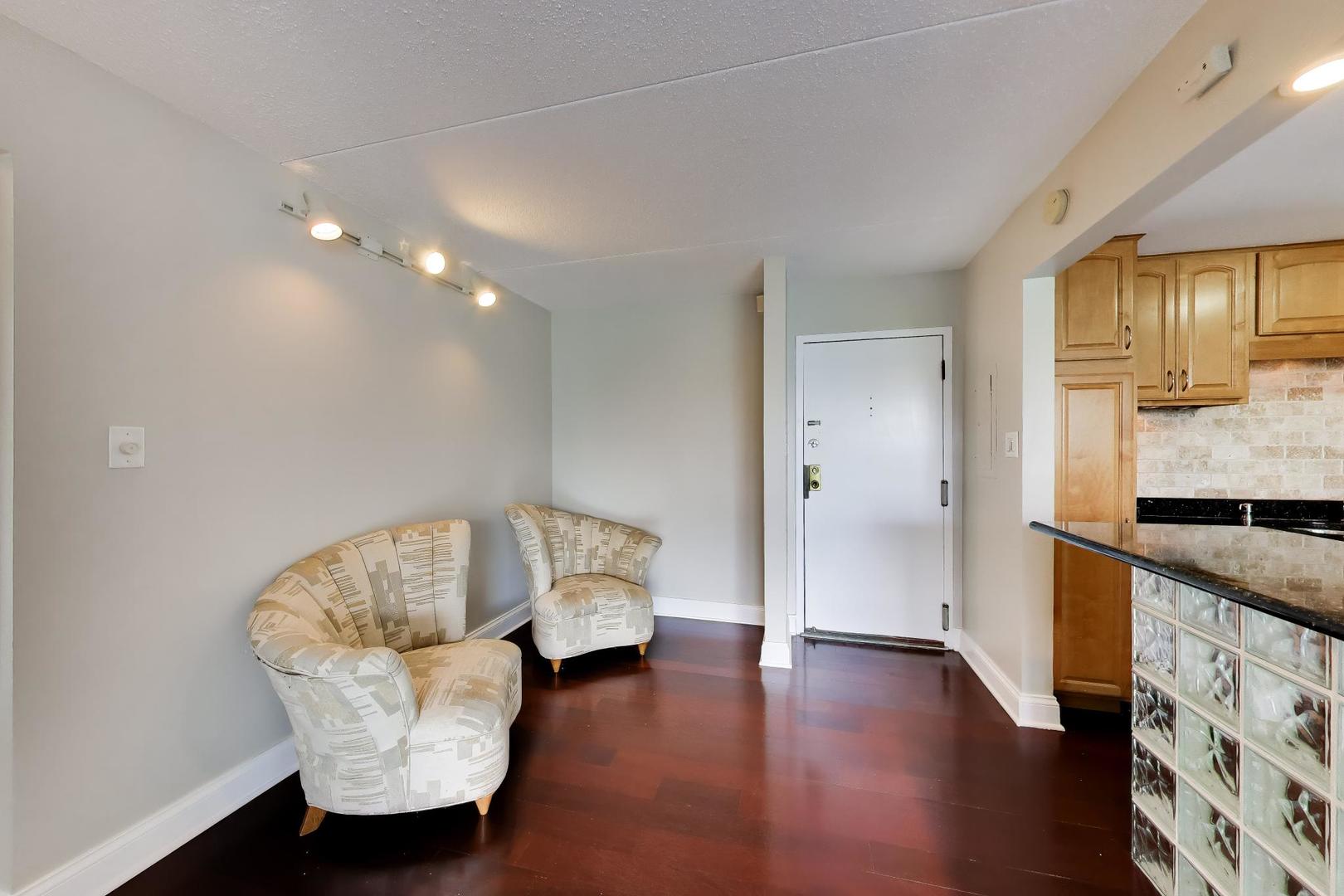 2015 South Finley Road, Unit 512 Lombard, IL 60148 - Photo 13 of 46 Gallery Image 13