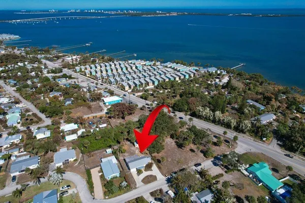 $425,000 | 2427 Northeast Center Street, Jensen Beach, FL 34957