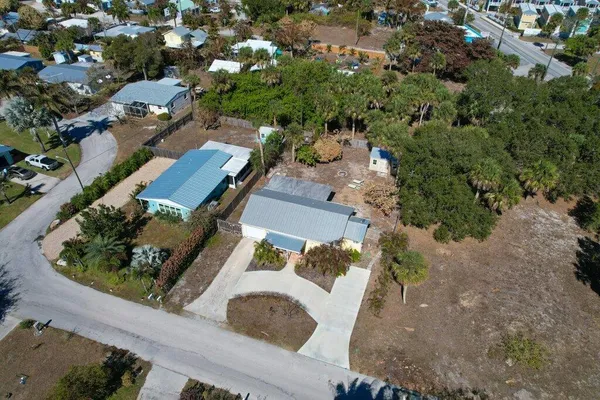 $425,000 | 2427 Northeast Center Street, Jensen Beach, FL 34957