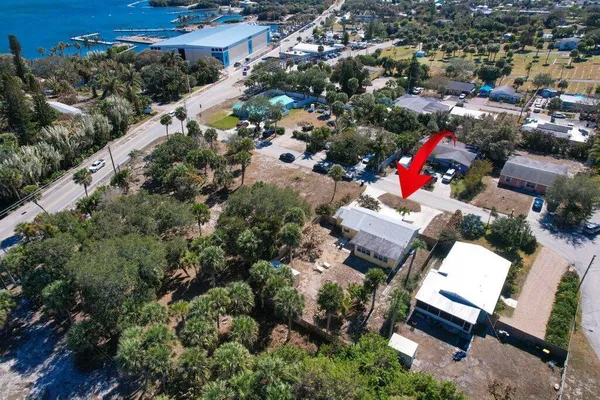 $425,000 | 2427 Northeast Center Street, Jensen Beach, FL 34957