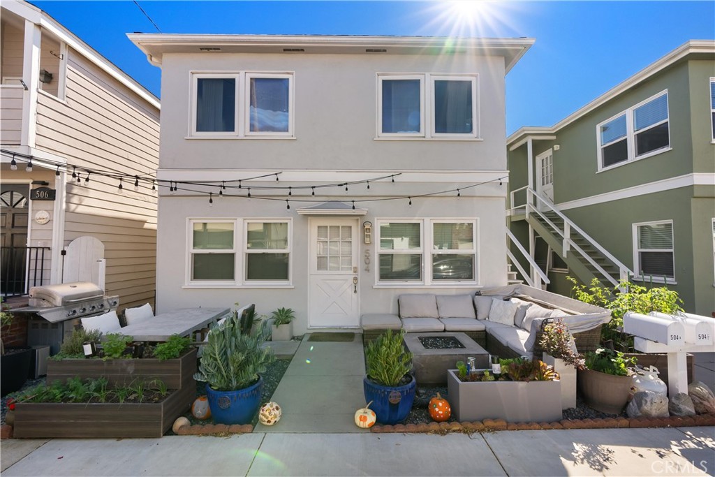 504 36th Street, Unit 1/2 Newport Beach, CA 92663 - Photo 2 of 15 a front view of a house with a yard