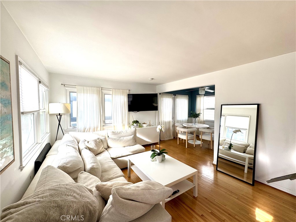 504 36th Street, Unit 1/2 Newport Beach, CA 92663 - Photo 4 of 15 a living room with furniture and a flat screen tv