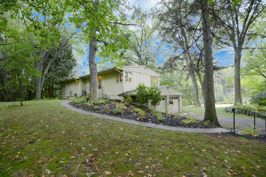 14 Duck Pass Road North Oaks, MN 55127 - Photo 2 of 17 Gallery Image 2