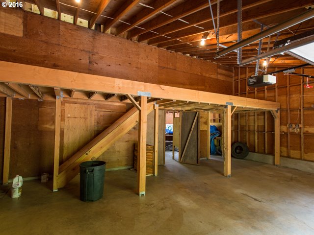 51501 Northwest Hayward Road Manning, OR 97125 - Photo 6 of 30 Garage